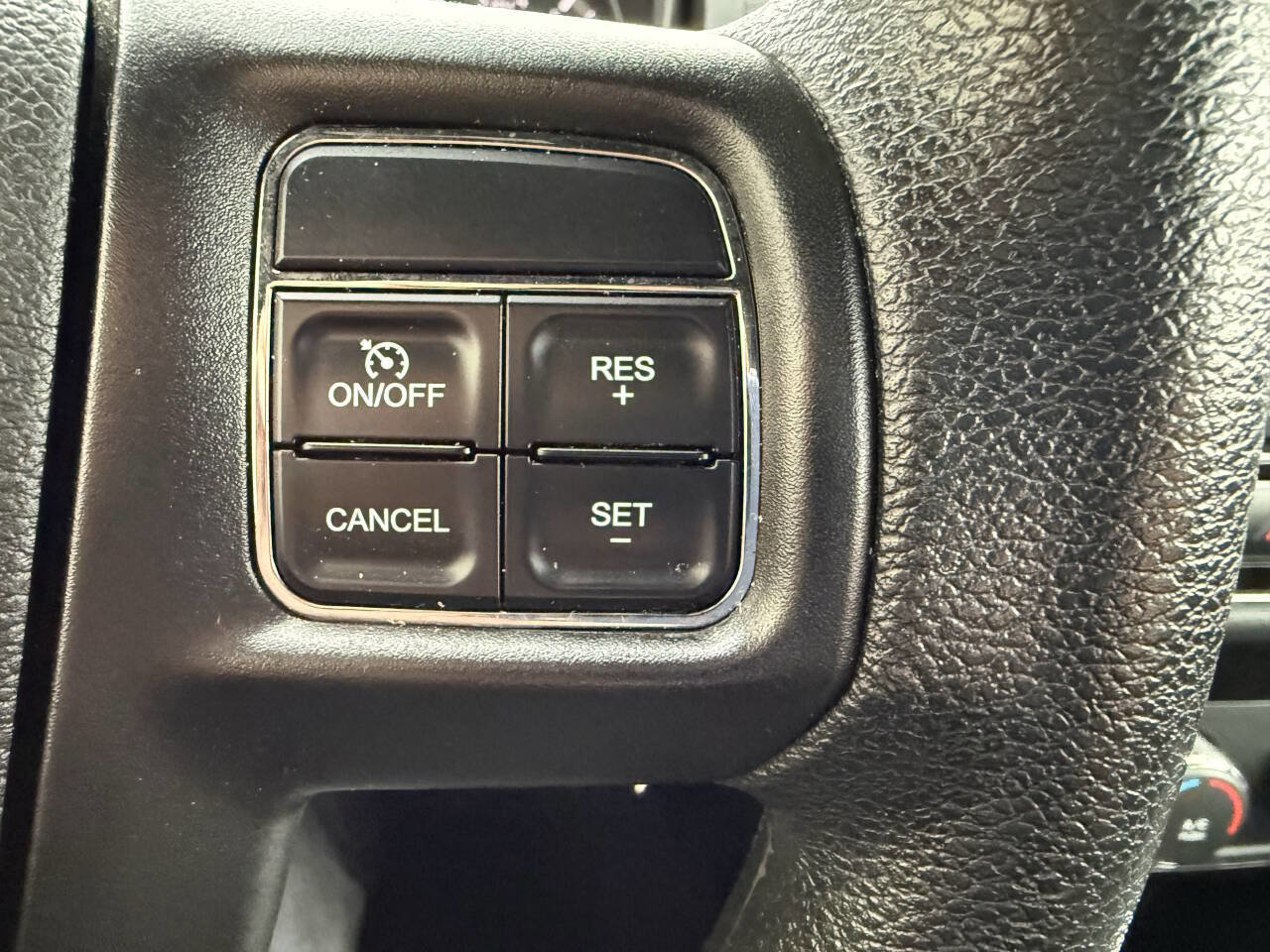 Used 2011 Chrysler 200 LX FWD image 40
