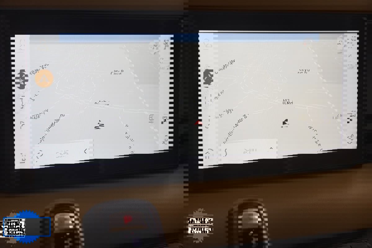 Used 2024 Land Rover Defender 110 X-Dynamic SE image 8