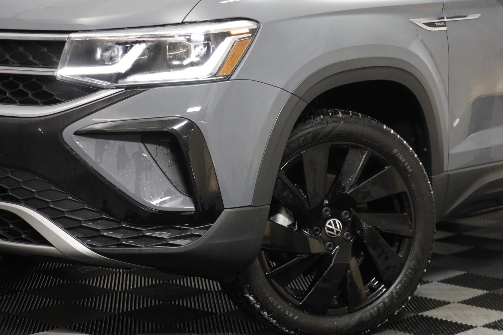 Certified 2024 Volkswagen Taos SEL image 3