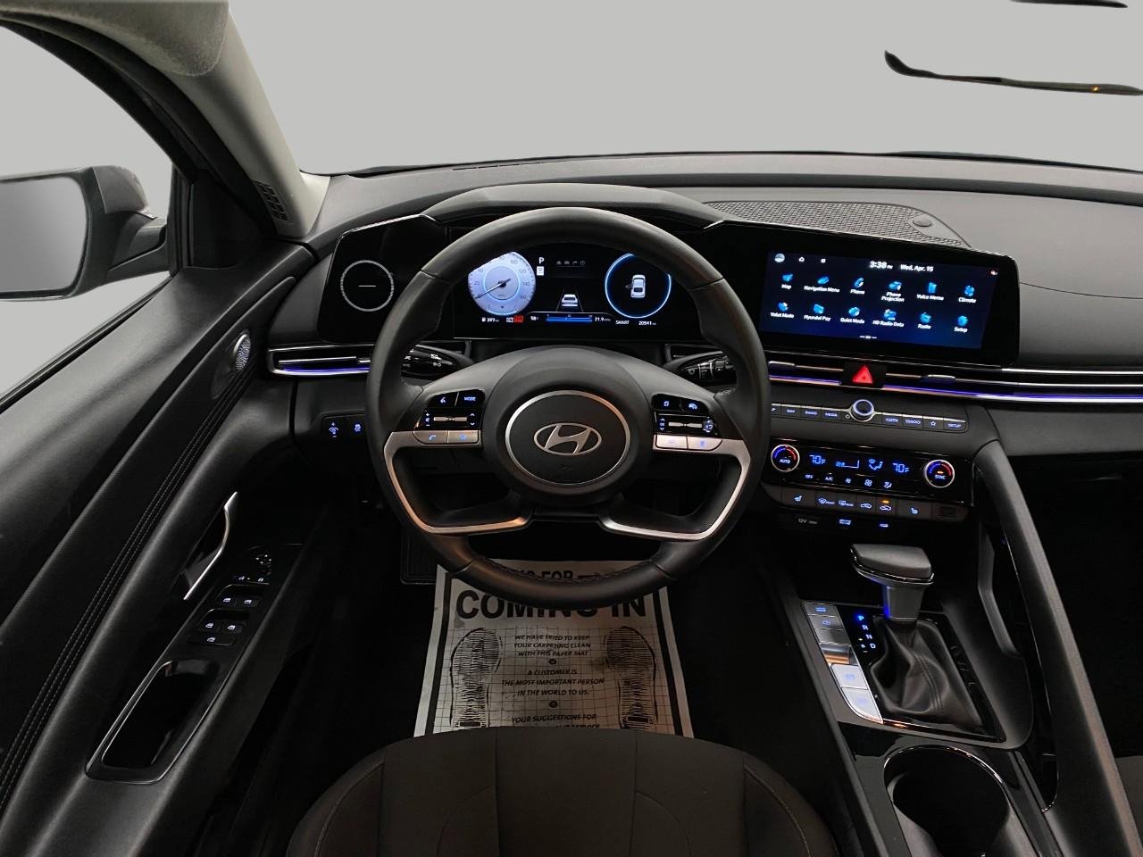 Used 2025 Hyundai Elantra SEL image 12