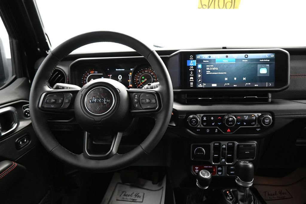 Used 2025 Jeep Wrangler Unlimited Rubicon w/ Convenience Group AWD/4WD image 15