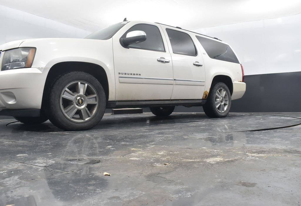 Used 2010 Chevrolet Suburban LTZ image 51