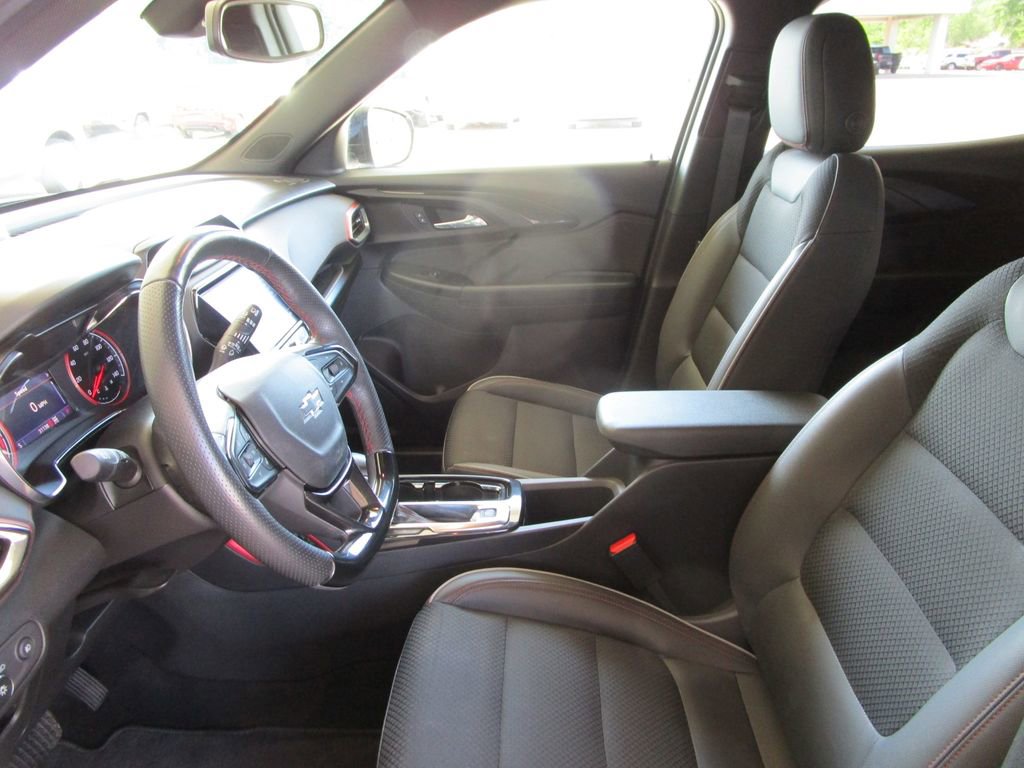 Used 2022 Chevrolet TrailBlazer RS w/ Sun and Liftgate Package image 18