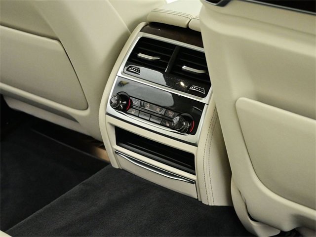 Used 2017 BMW 750i image 35