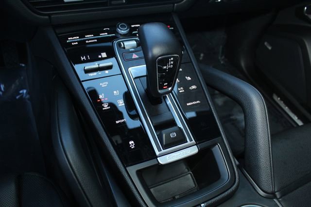 Certified 2023 Porsche Cayenne Platinum Edition image 17
