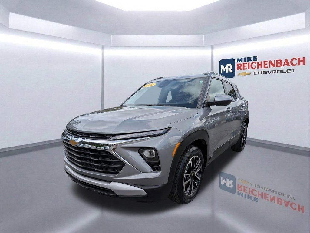 Used 2024 Chevrolet TrailBlazer LT w/ Driver Confidence Package image 8