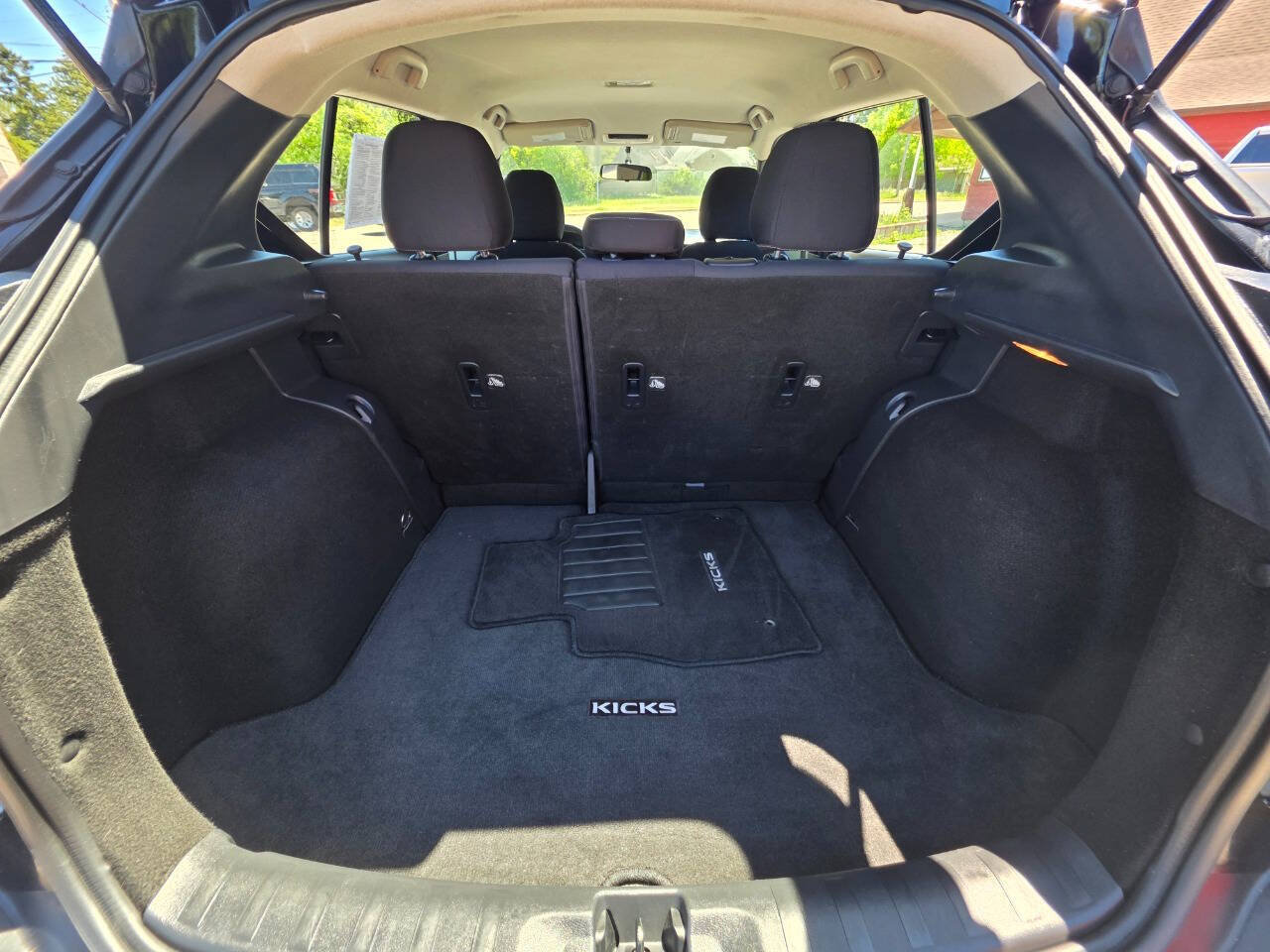 Used 2019 Nissan Kicks SV FWD image 22