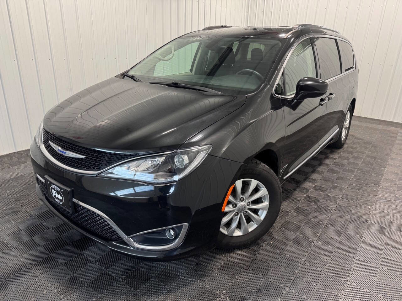 Used 2018 Chrysler Pacifica Touring-L Plus image 49