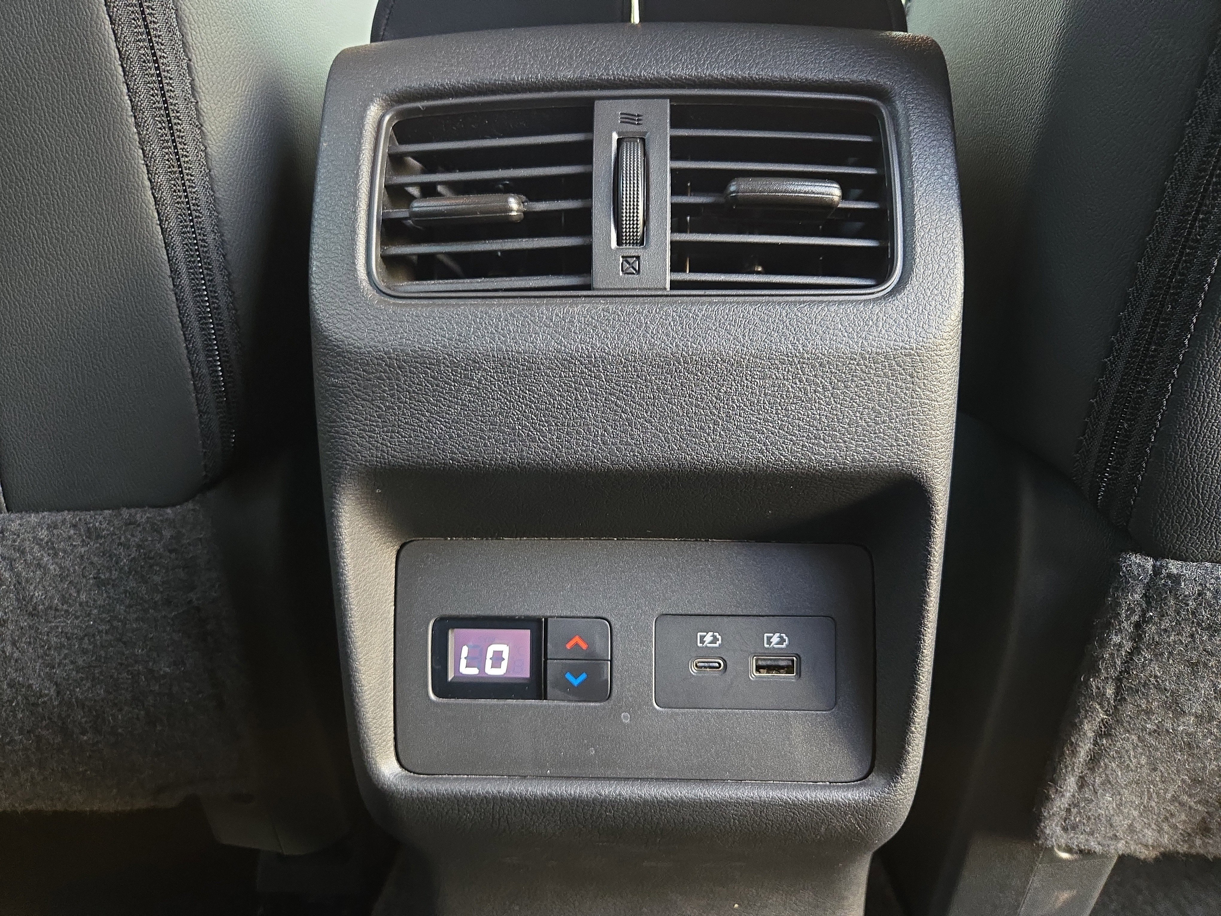 Used 2023 Nissan Rogue SL w/ SL Premium Package image 32