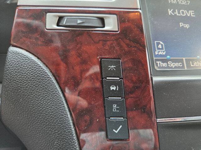 Used 2013 Cadillac Escalade Premium AWD/4WD image 30