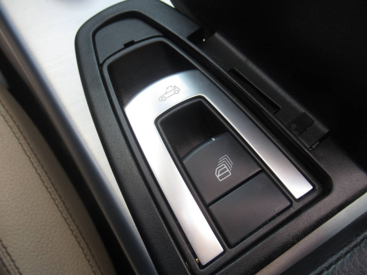 Used 2016 Mercedes-Benz SLK 300 image 30