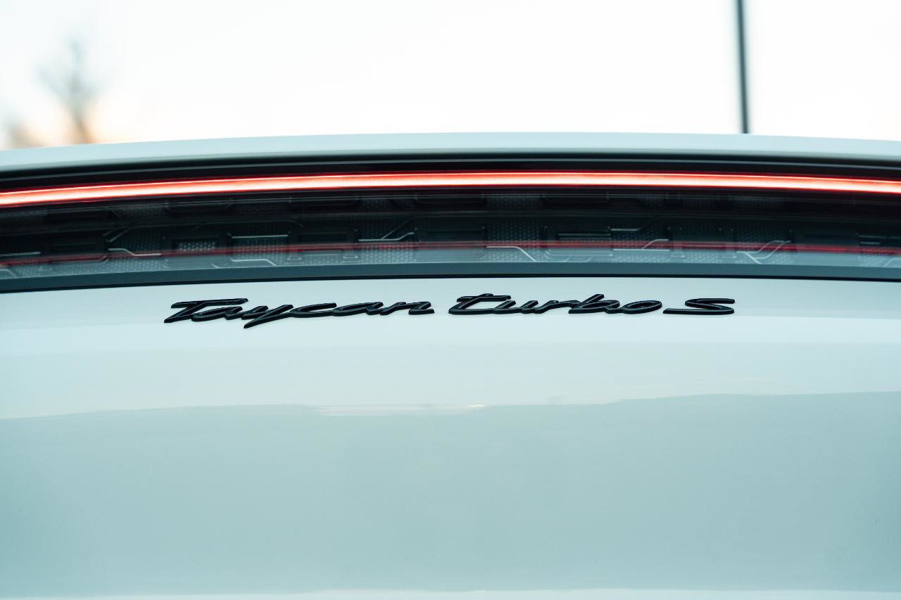Used 2022 Porsche Taycan Turbo S AWD/4WD image 35