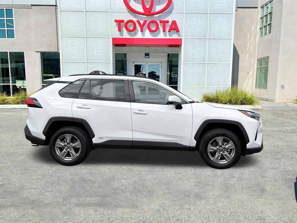 Used 2025 Toyota RAV4 XLE AWD/4WD image 8