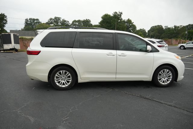 Used 2015 Toyota Sienna XLE w/ XLE Navigation Package FWD image 9