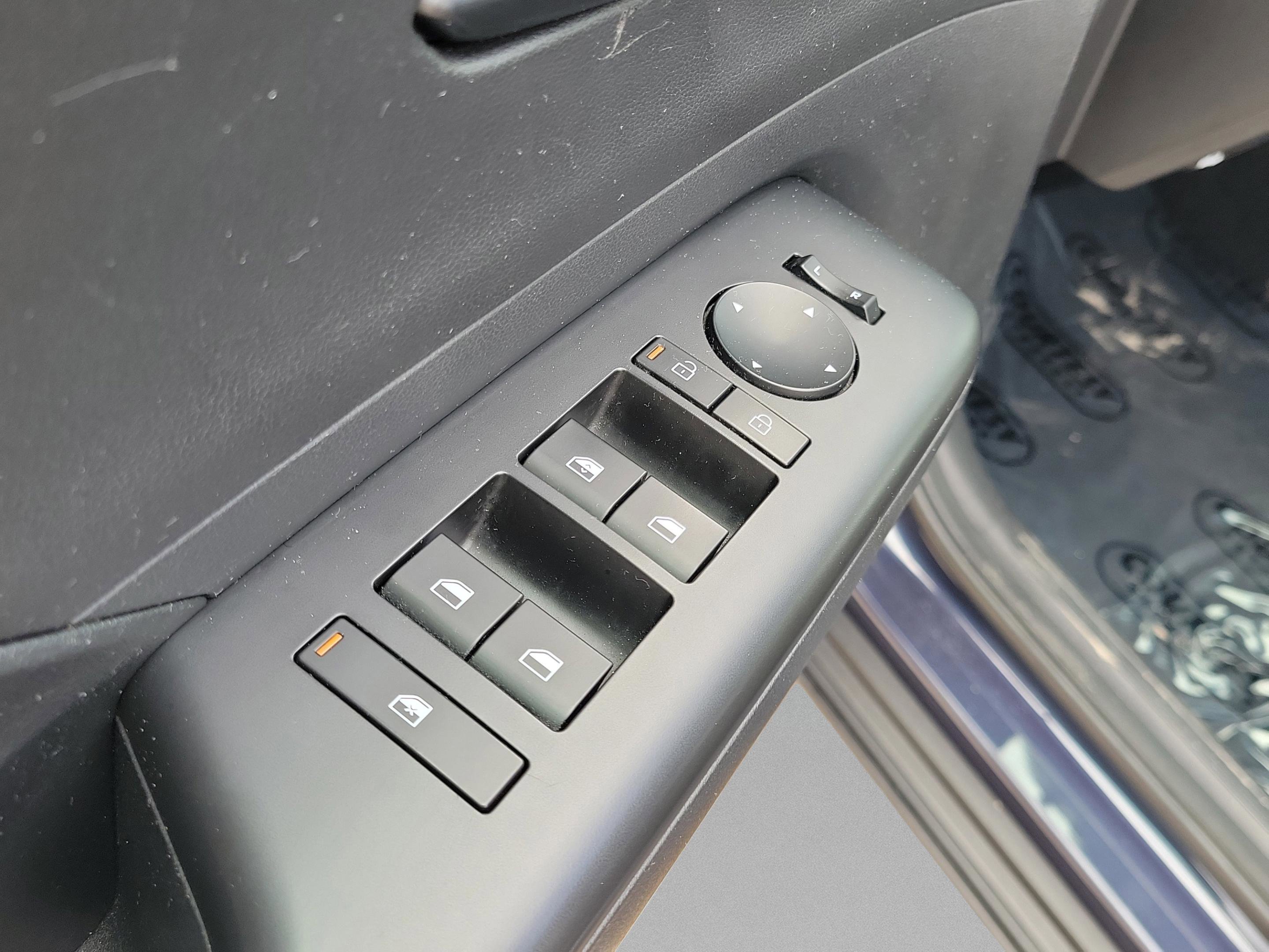 Used 2024 Hyundai Kona SEL image 12