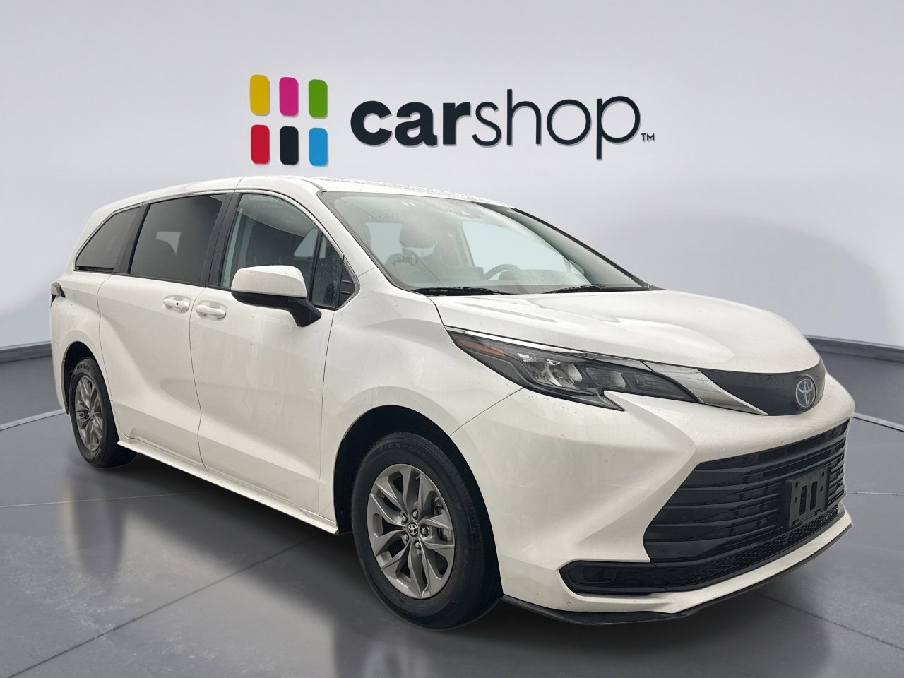 Used 2024 Toyota Sienna LE image 5
