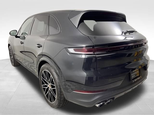 Used 2025 Porsche Cayenne image 3