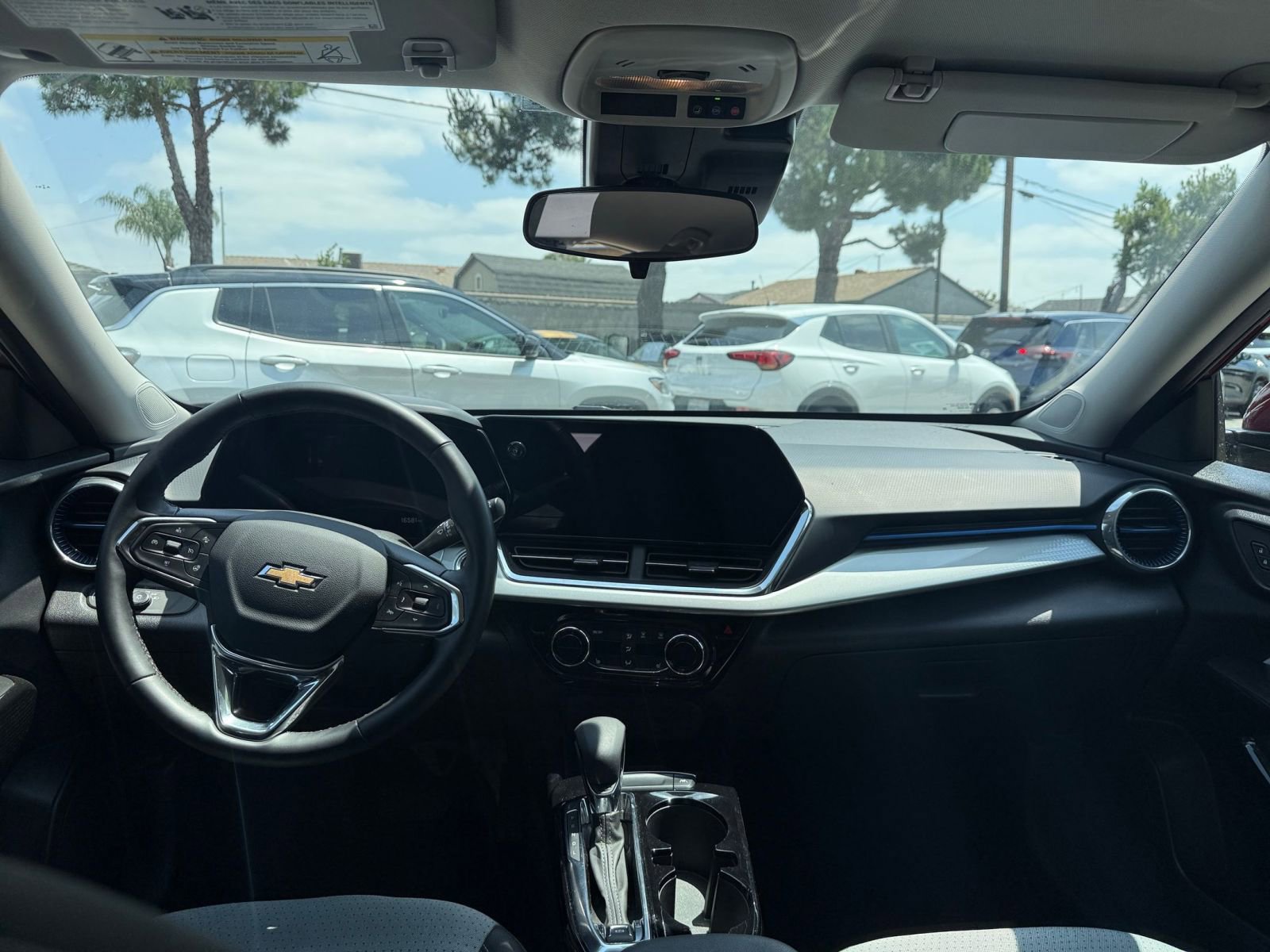 Used 2025 Chevrolet Trax LT w/ LT Convenience Package FWD image 30