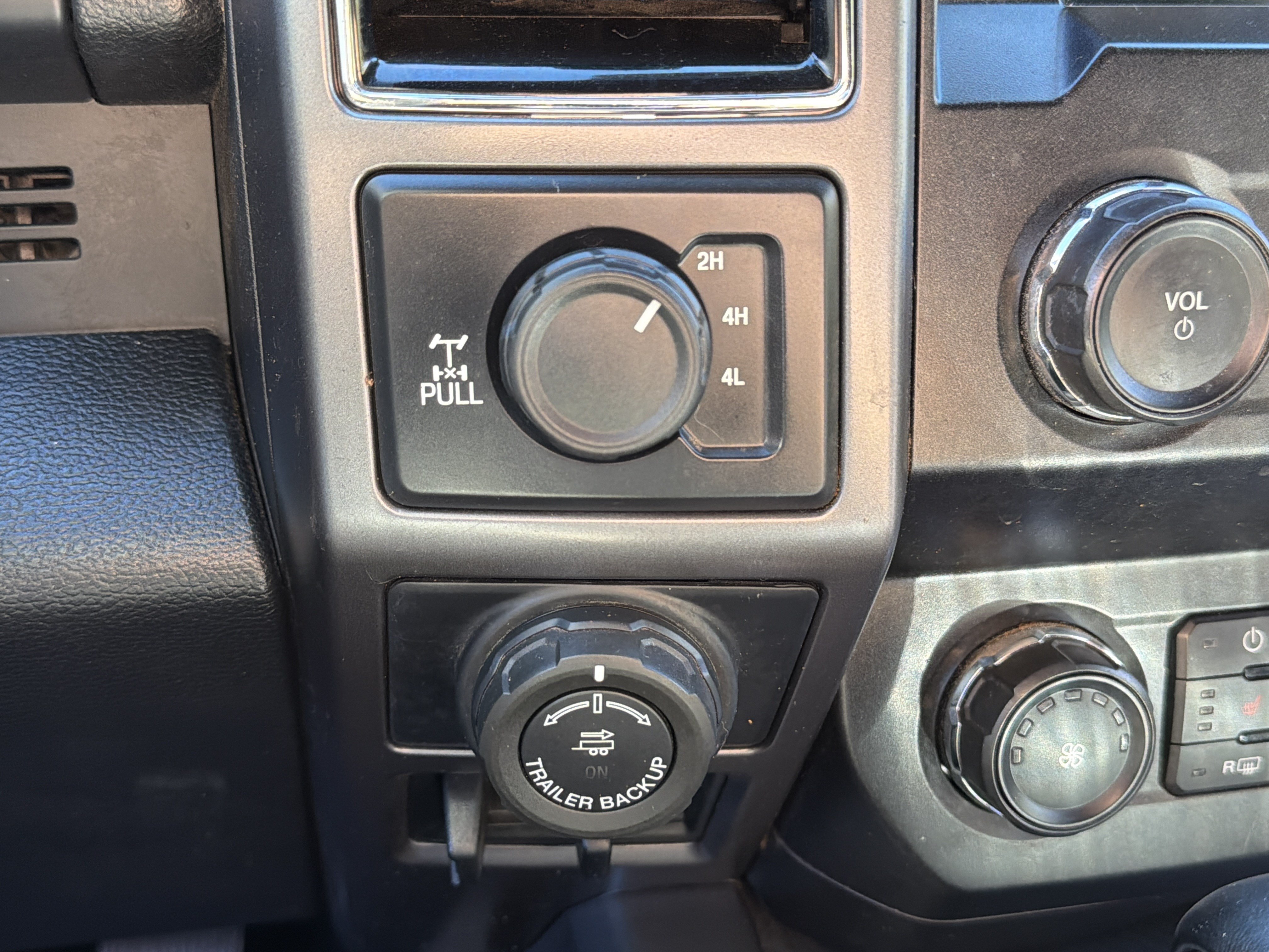 Used 2019 Ford F150 XLT w/ Equipment Group 302A Luxury AWD/4WD image 19