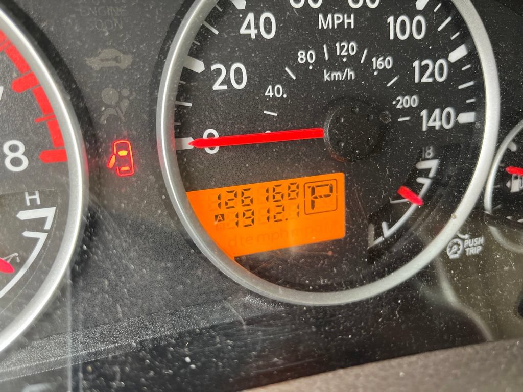 Used 2010 Nissan Pathfinder LE AWD/4WD image 5