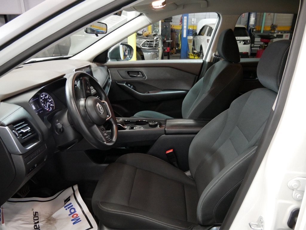 Used 2023 Nissan Rogue S AWD/4WD image 12