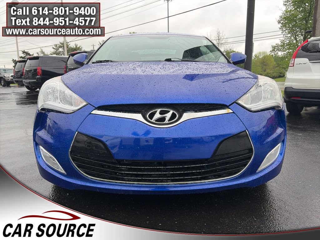 Used 2013 Hyundai Veloster w/ Tech Pkg FWD image 2