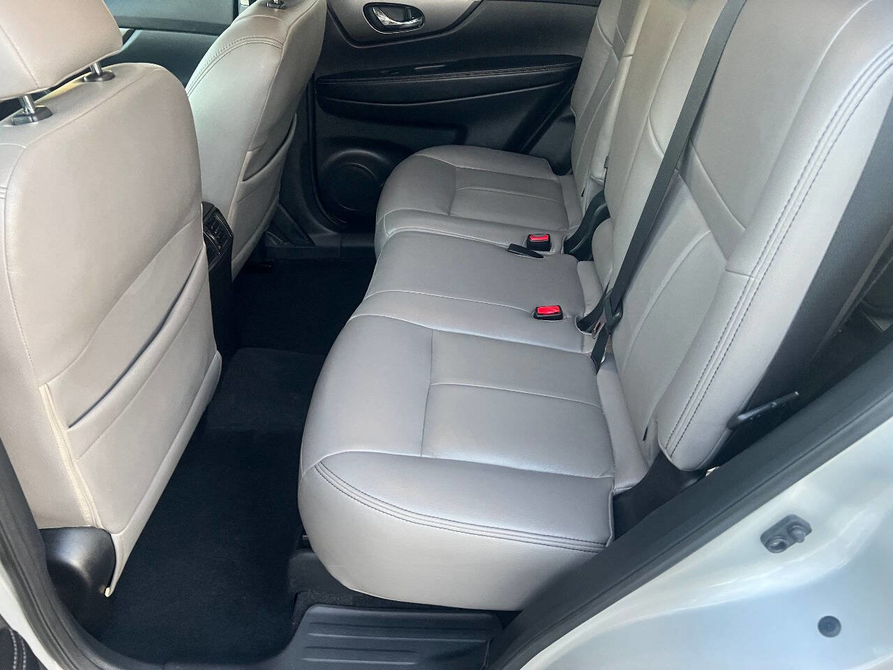 Used 2014 Nissan Rogue SV w/ SV Premium Package image 21