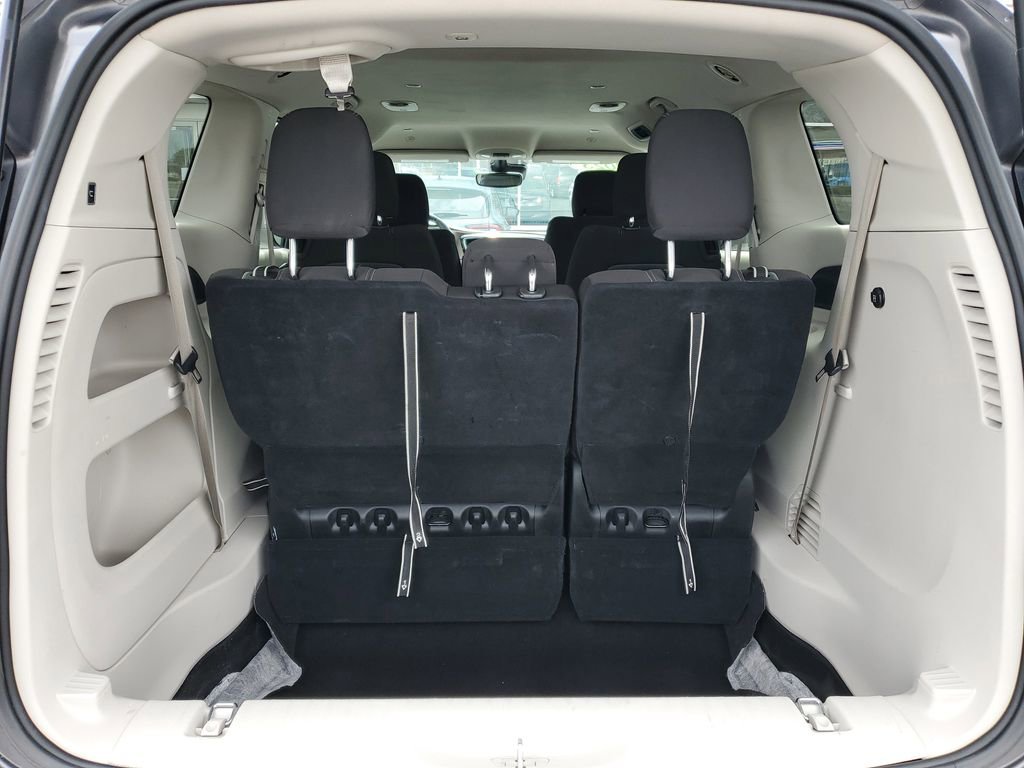 Used 2023 Chrysler Voyager LX image 29