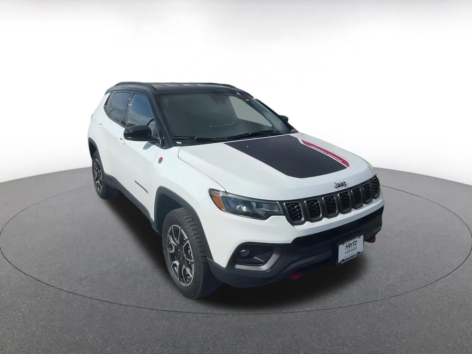 Used 2025 Jeep Compass Trailhawk image 2