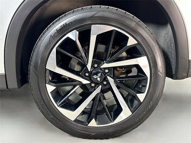 Used 2023 Mitsubishi Outlander SE image 29