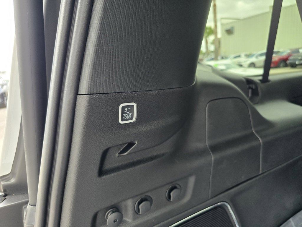 New 2025 Jeep Wagoneer L Series II w/ HD Trailer Tow Package w/25F image 44