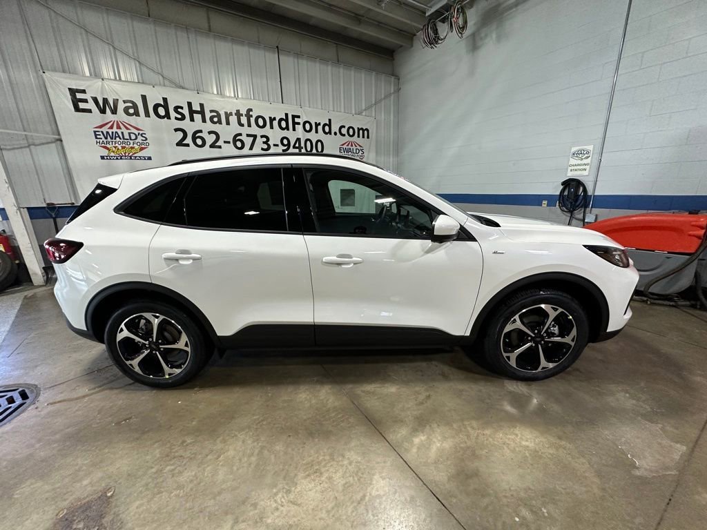 New 2025 Ford Escape ST-Line Select w/ Tech Pack #2 AWD/4WD image 9