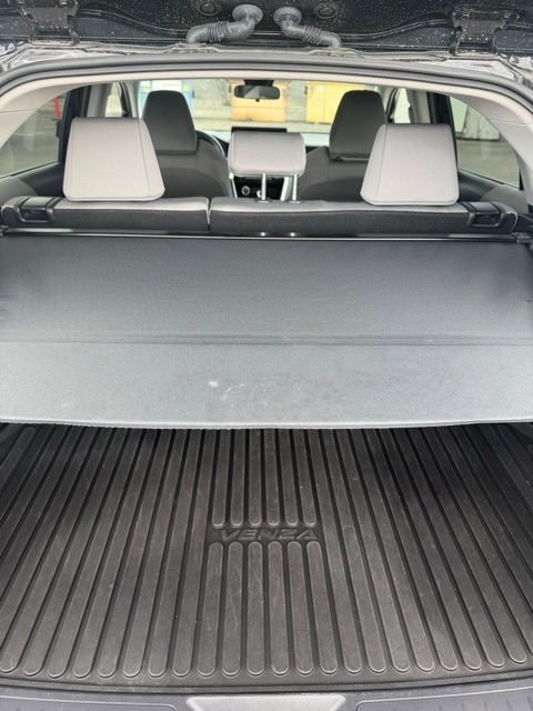 Used 2023 Toyota Venza LE image 11