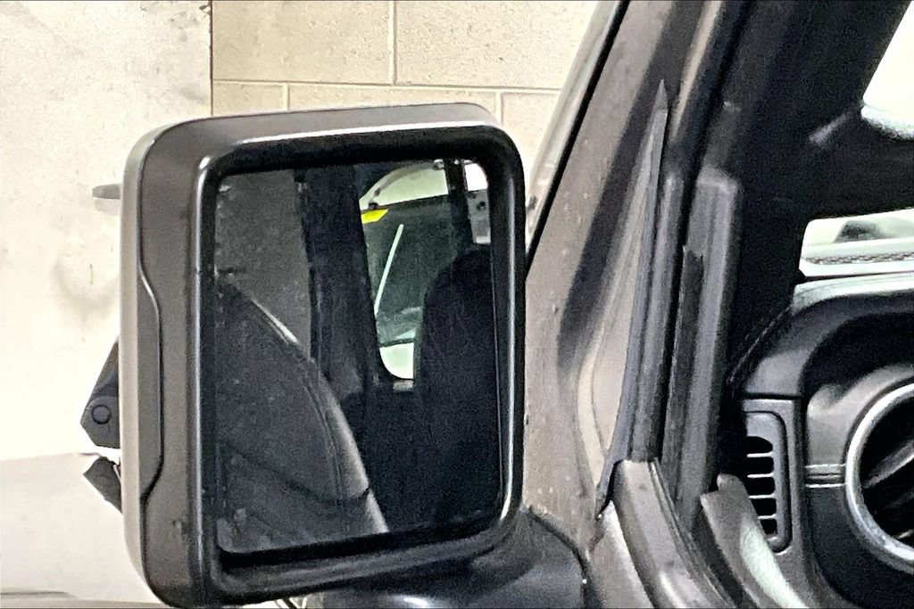 Used 2019 Jeep Wrangler Unlimited Sahara image 13