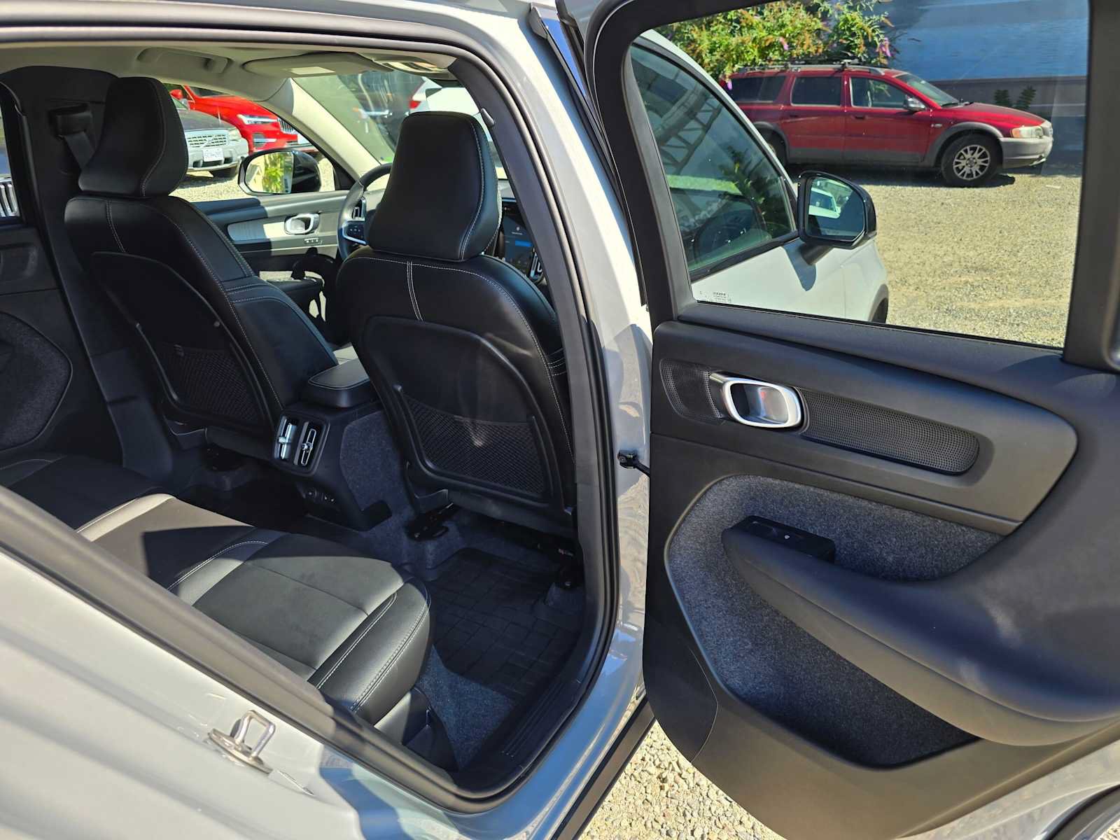 Used 2026 Volvo XC40 B5 Plus w/ Protection Package Premier AWD/4WD image 13