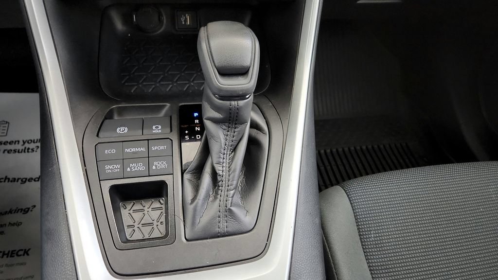 Used 2023 Toyota RAV4 LE AWD/4WD image 28
