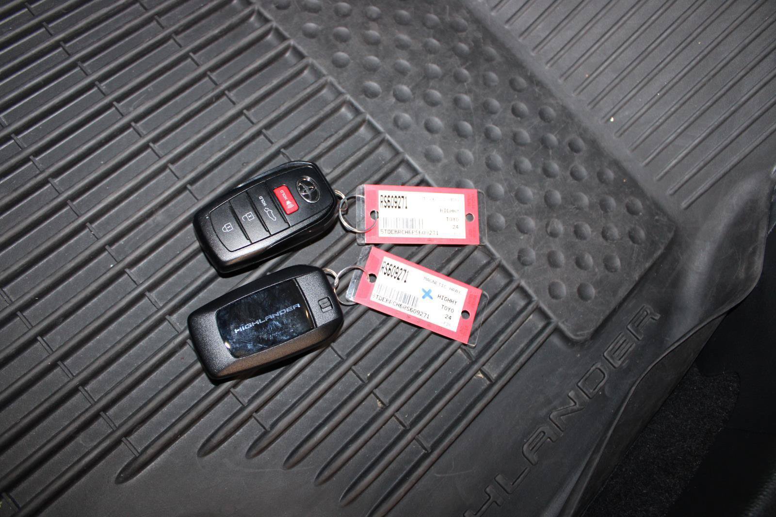 Used 2024 Toyota Highlander Platinum AWD/4WD image 34