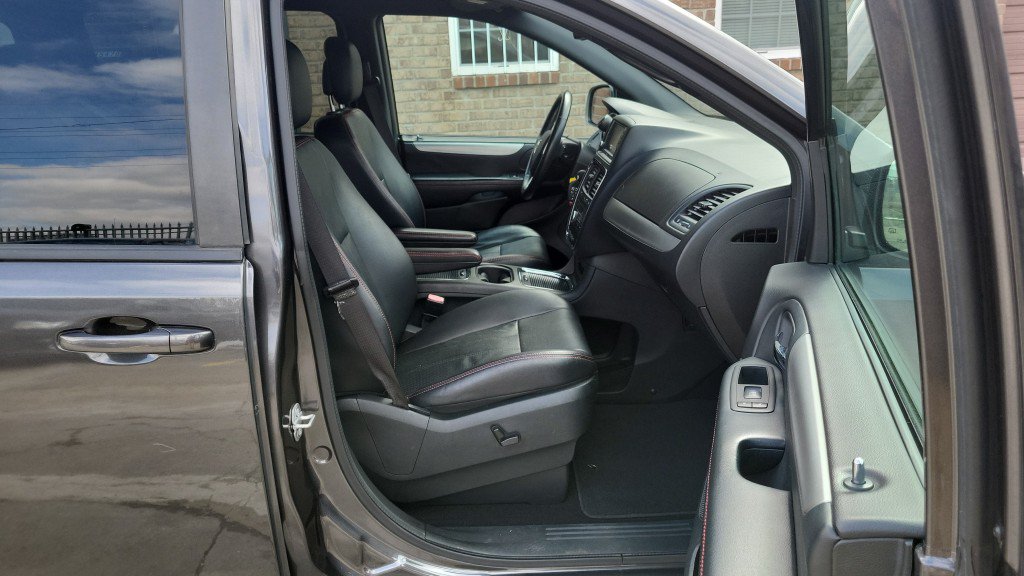Used 2018 Dodge Grand Caravan GT FWD image 20