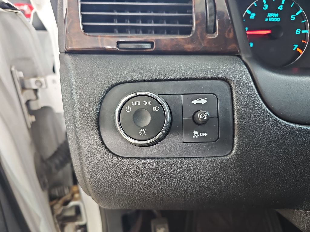 Used 2015 Chevrolet Impala LT w/ LT Sunroof Package image 29