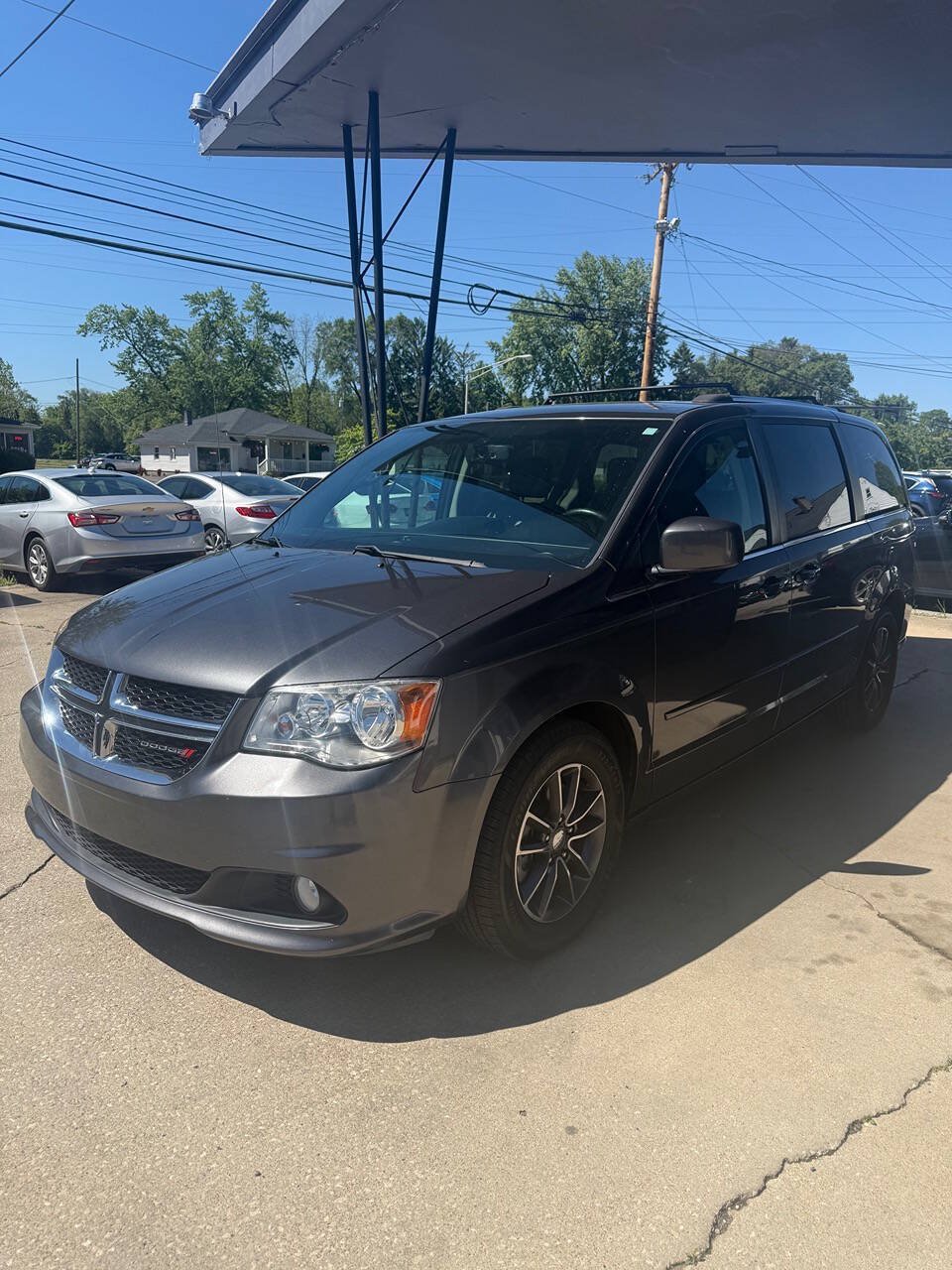 Used 2017 Dodge Grand Caravan SXT FWD image 5