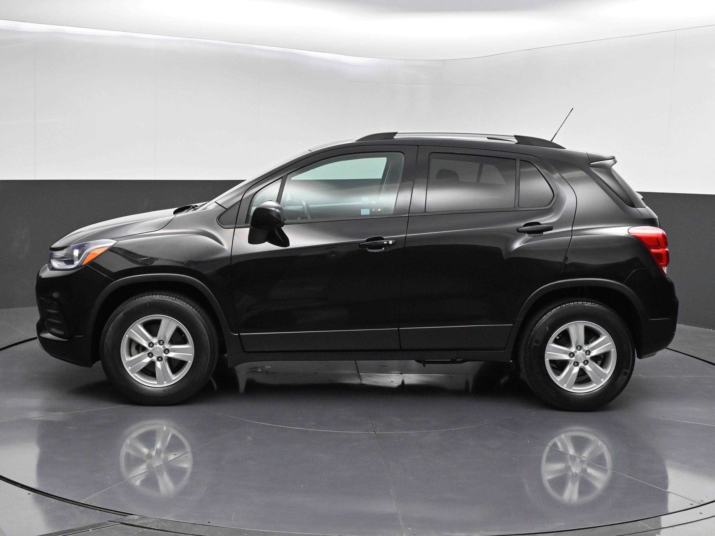 Used 2021 Chevrolet Trax LT w/ Driver Confidence Package AWD/4WD image 4