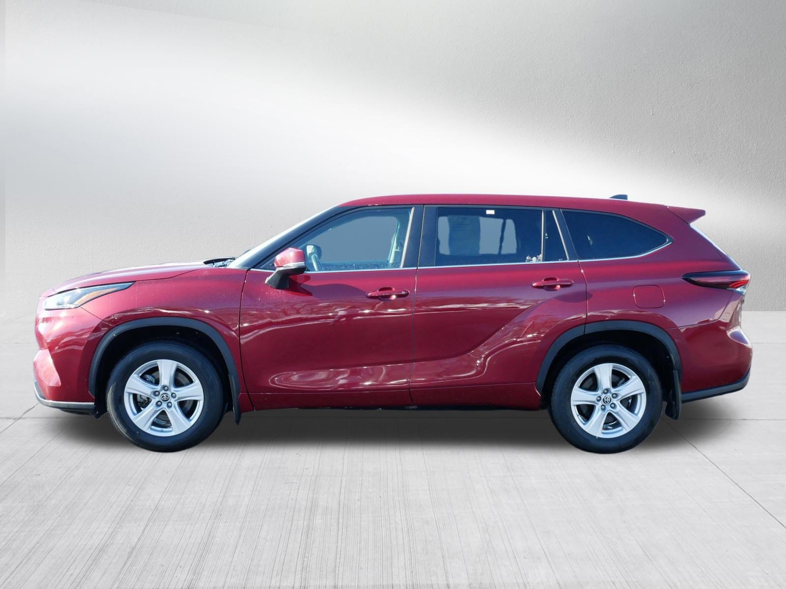 Certified 2024 Toyota Highlander LE AWD/4WD image 4