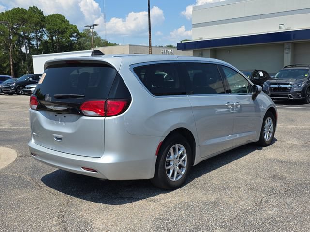 Used 2023 Chrysler Voyager LX FWD image 4