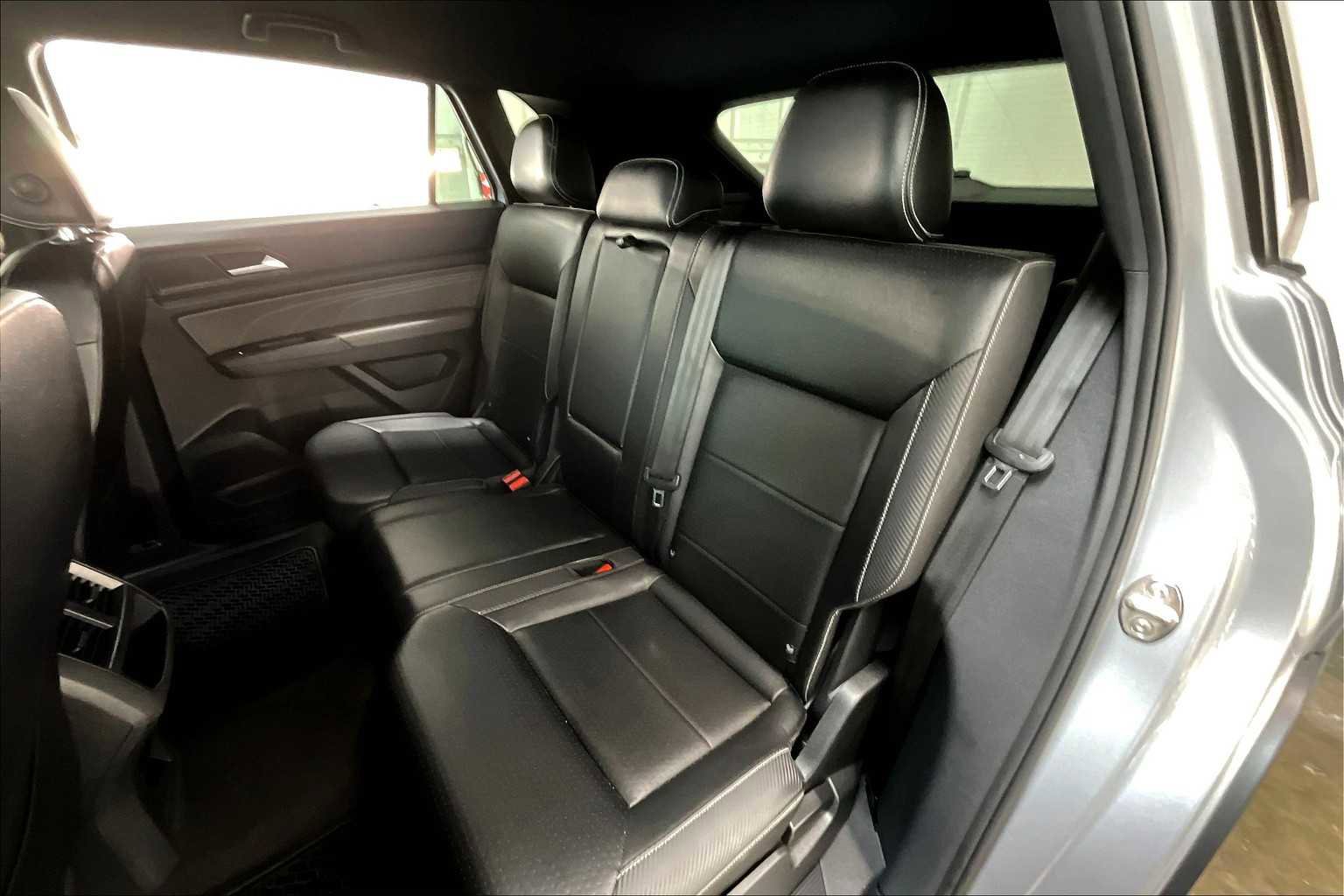 Used 2022 Volkswagen Atlas Cross Sport SE image 28