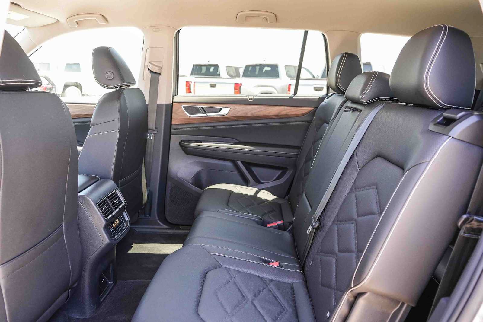 Certified 2026 Volkswagen Atlas SE FWD image 18