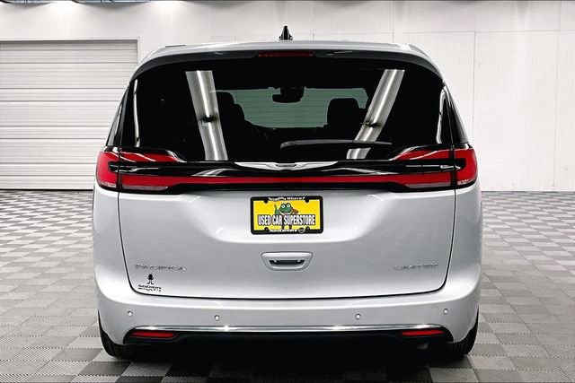 Used 2024 Chrysler Pacifica Limited image 5