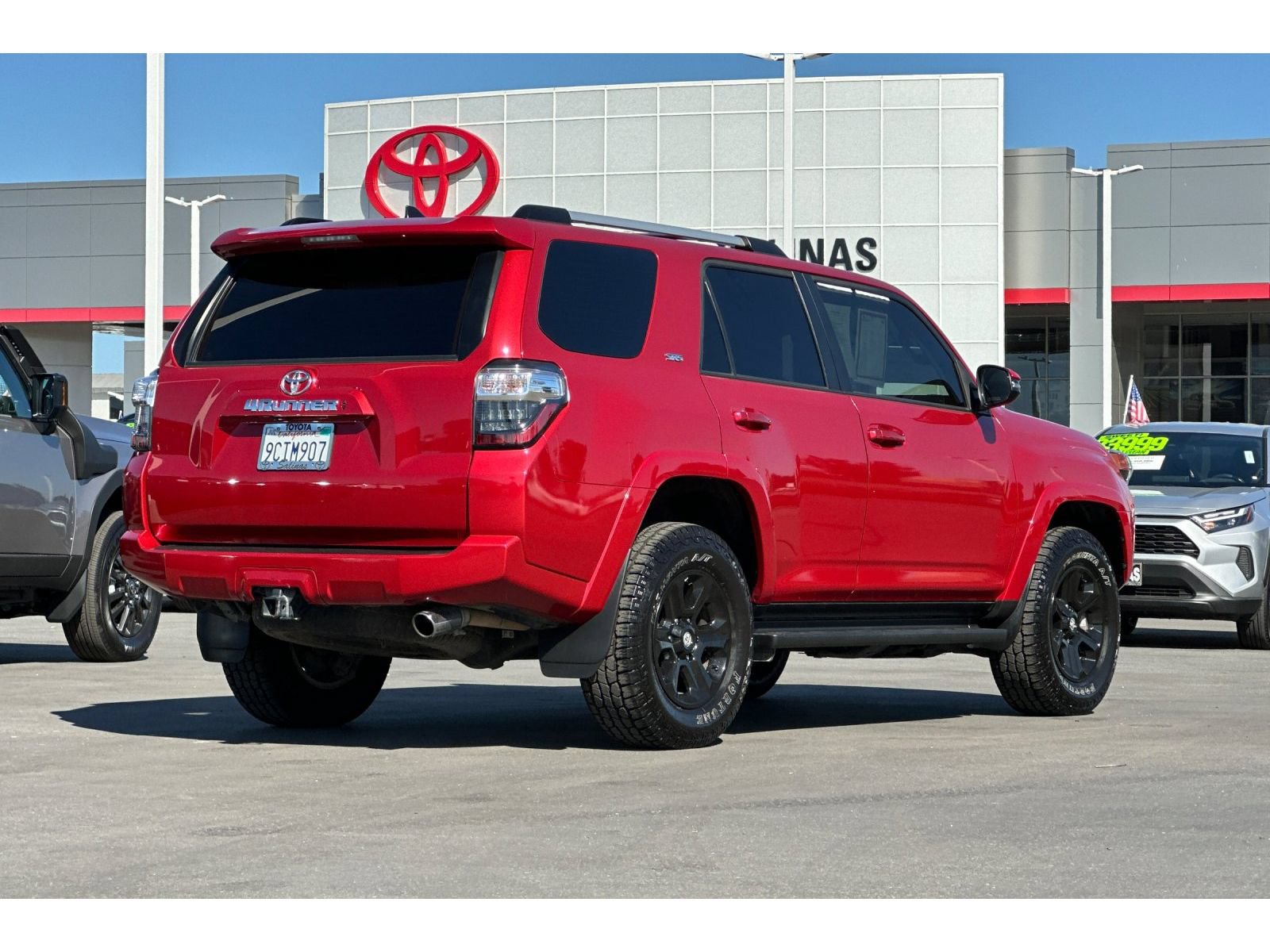 Used 2022 Toyota 4Runner SR5 Premium w/ Moonroof Package AWD/4WD image 4