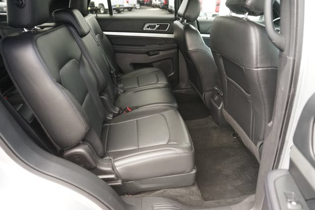Used 2017 Ford Explorer XLT w/ Equipment Group 202A FWD image 17