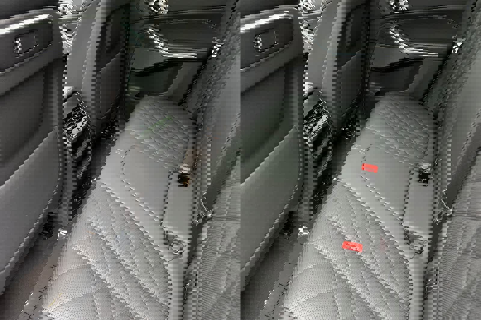 Used 2025 BMW X5 xDrive50e image 4