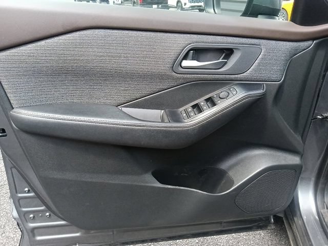 Used 2023 Nissan Rogue SV AWD/4WD image 11